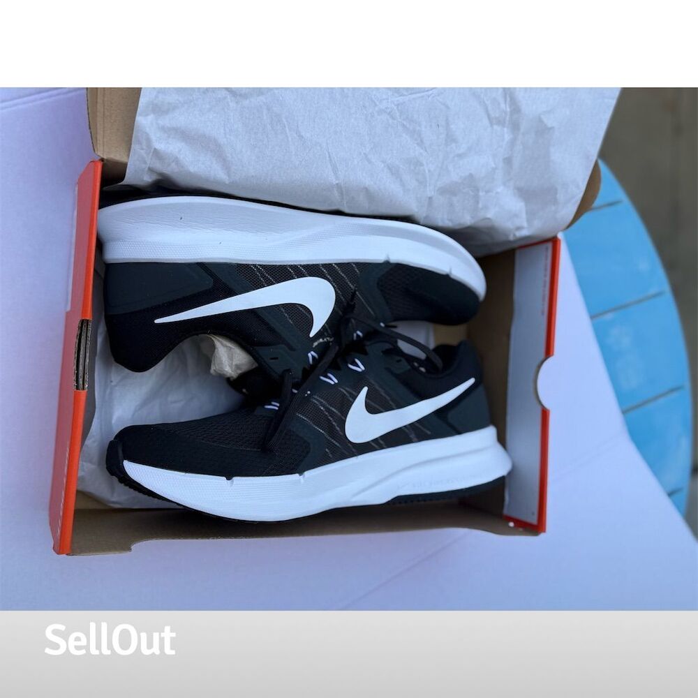 Nike Black and White Men's Sneakers
